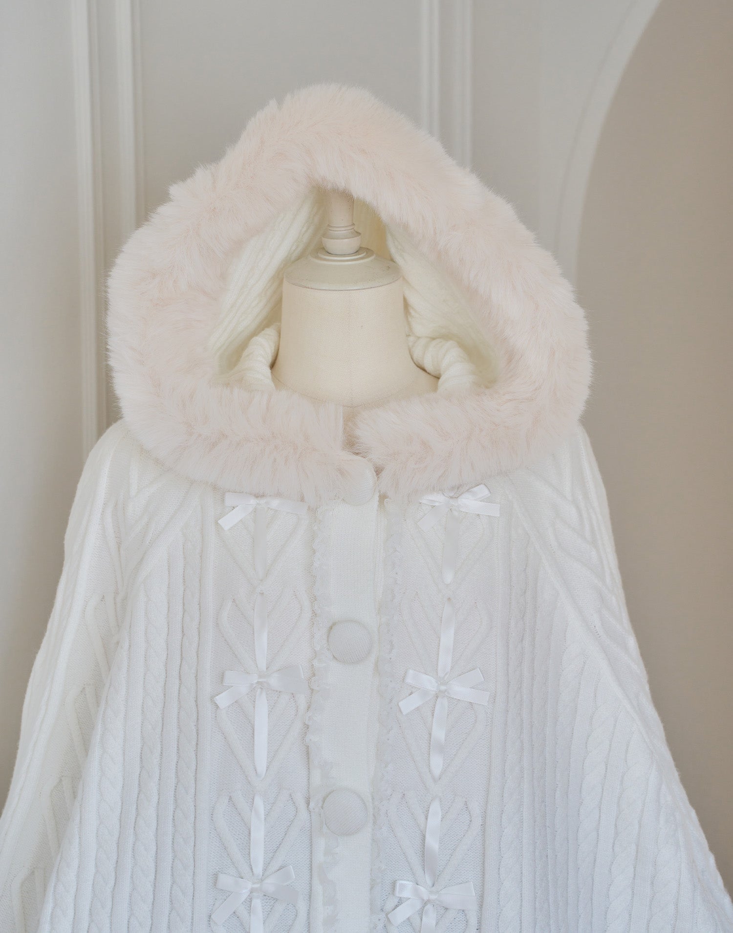 新品　mellfymemory ニットポンチョ Fluffy Meringue Ribbon ニットポンチョ – mellfy memory