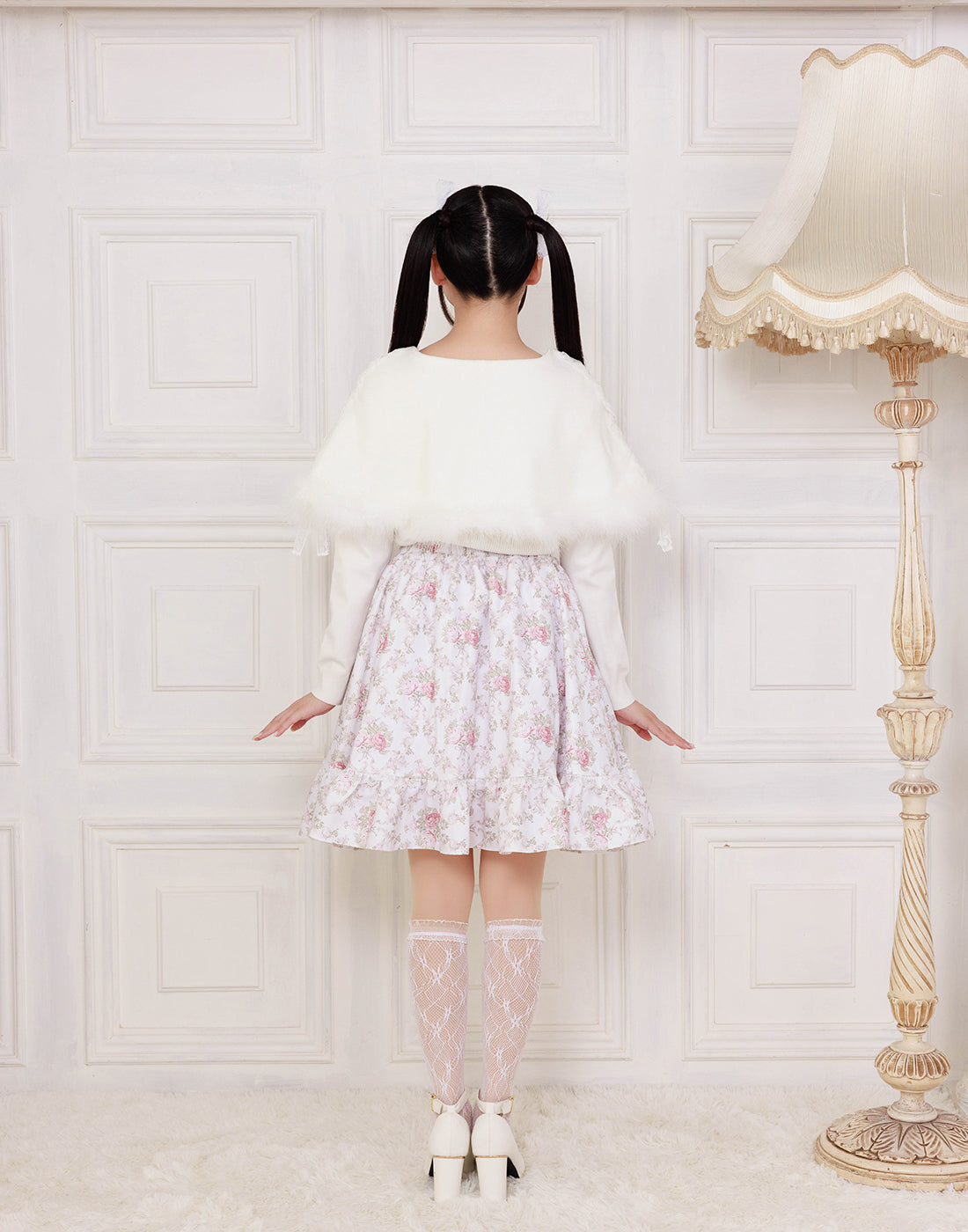 【10月発送】Fluffy lace-up cape ニット