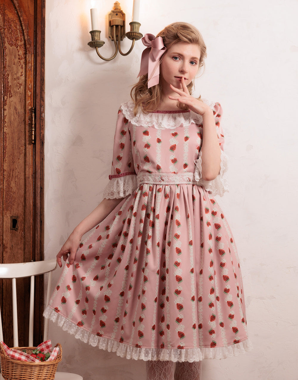 Topping Strawberriesワンピース / Lolime（Mサイズ・LLサイズ展開 